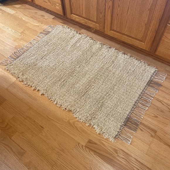 Throw Rug - Picture 9 of 13